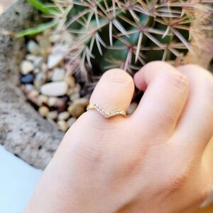 Classic Dainty Gold Rhinestone Arrow Ring Band, size 5